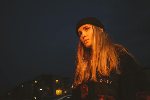 Réinventez votre tenue de bureau : le chic des ceintures obi intégrées avec élégance